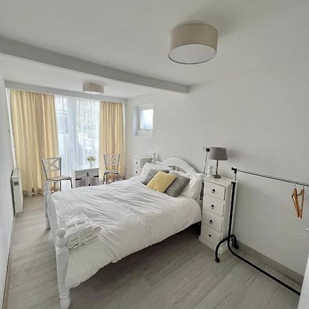 Newly Renovated 1 Bedroom Flat With Garden Pergola Ennis Exteriör bild