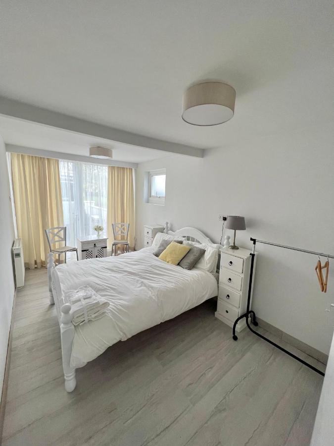 Newly Renovated 1 Bedroom Flat With Garden Pergola Ennis Exteriör bild
